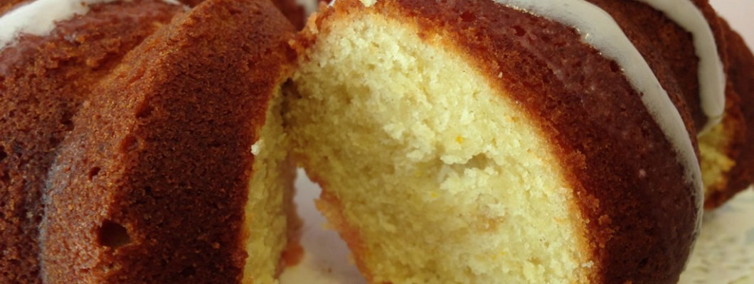 Bundt cake de naranja almendra y yogur