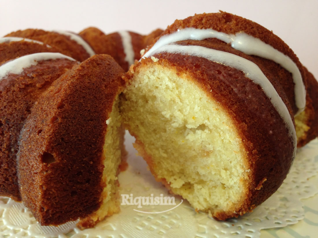 Bundt cake de naranja almendra y yogur