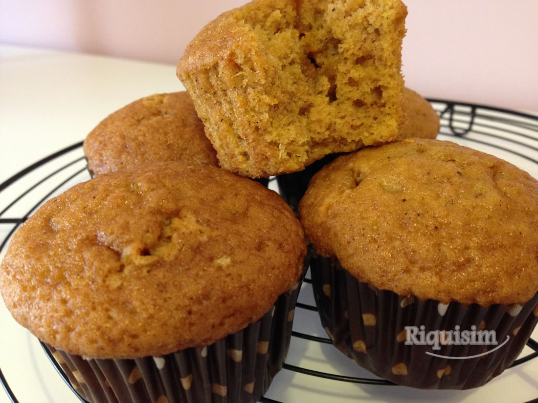 Muffins-de-calabaza-con-chips-de-caramelo-y-mantequilla